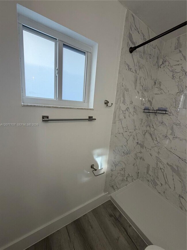 Building Photo - 2658 W 74th Terrace