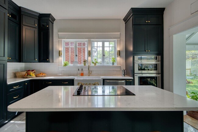 Building Photo - Spacious Living in a Prime Christiansburg ...