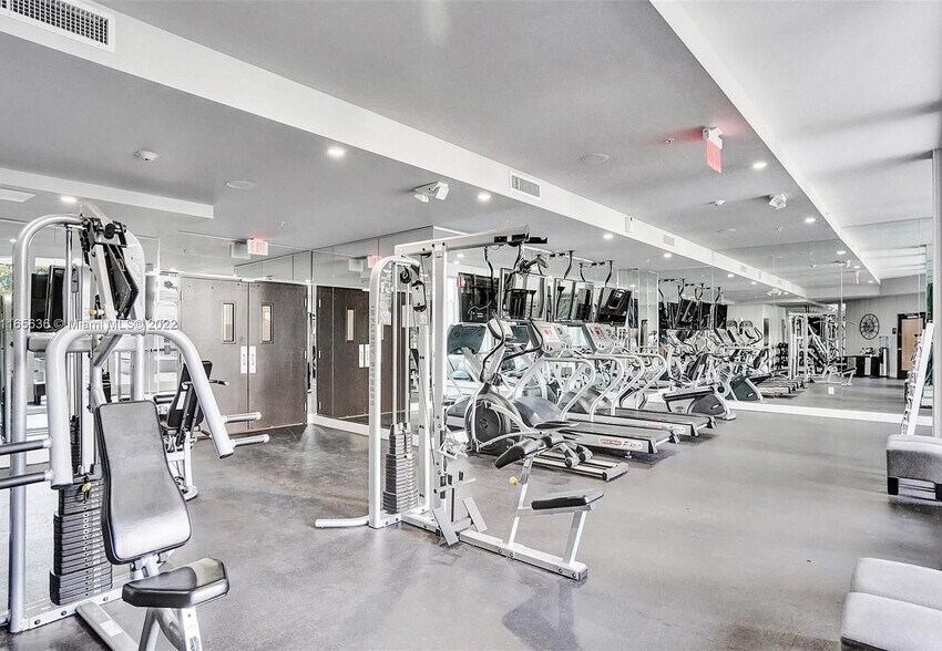 Building Photo - 2100 Park Ave