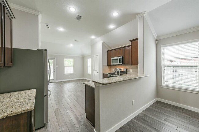 Building Photo - 13706 Drakeford Ct