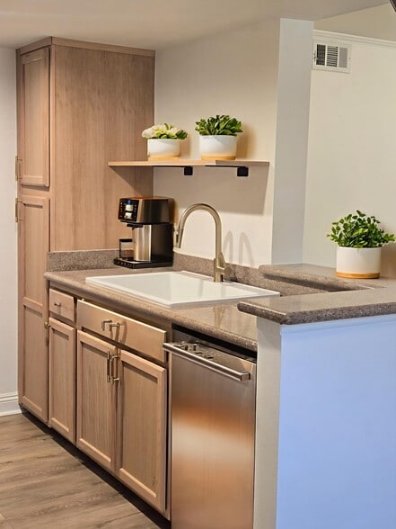 Virtually Staged - 4201 Las Virgenes Rd