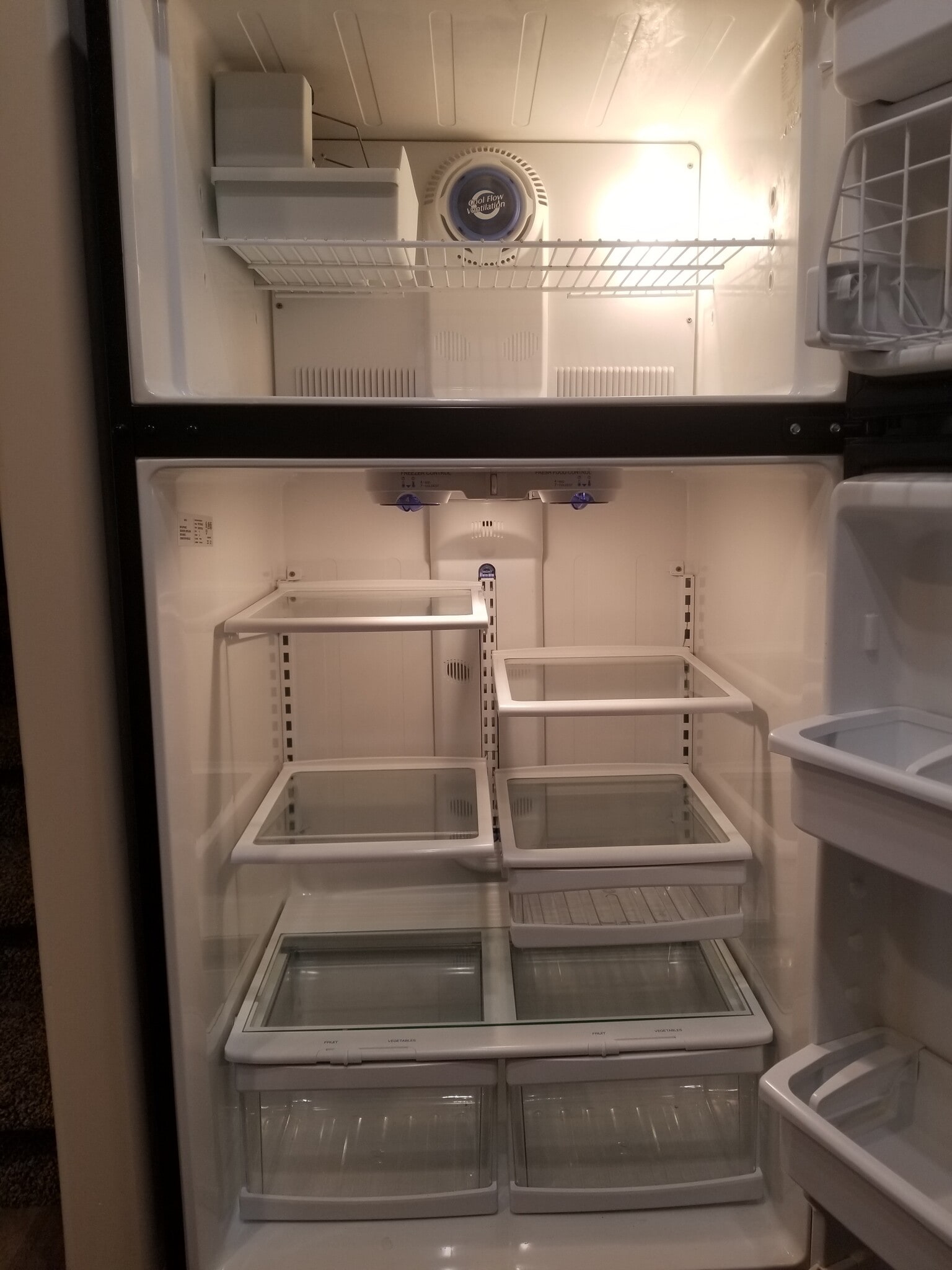 Refrigerator/Freezer 3 - 39 N Archmore St