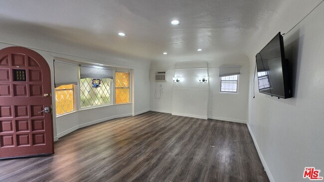 Building Photo - 1511 Reeves St