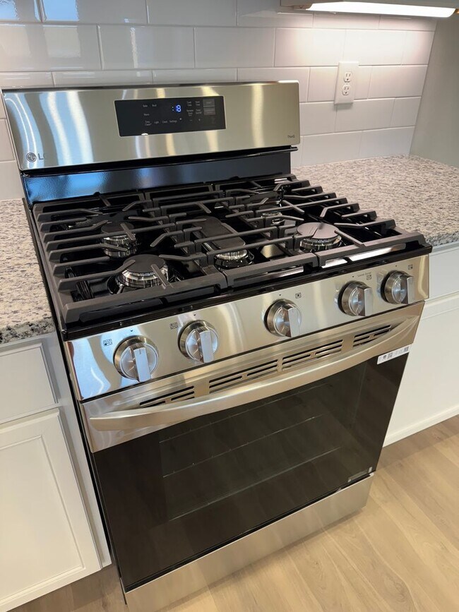 Building Photo - Fabulous Luxury Newer 2025 Build 3/2/2