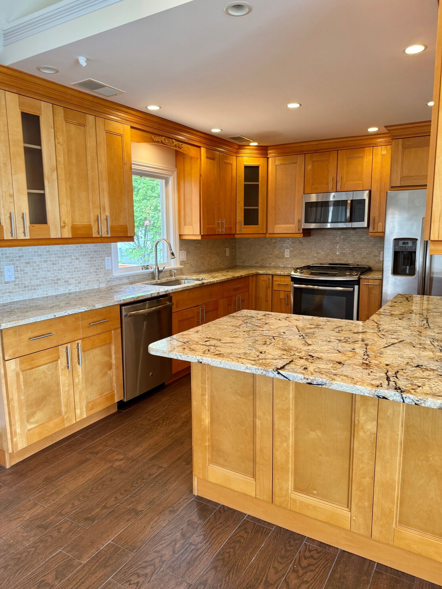 Building Photo - 267 Weed Ave