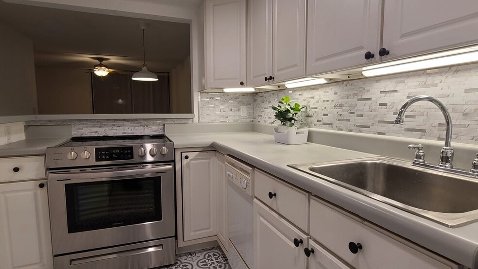 Building Photo - 605 SW 75th St