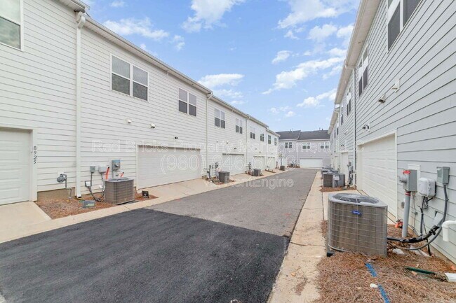 Building Photo - 8929 Peatland Aly