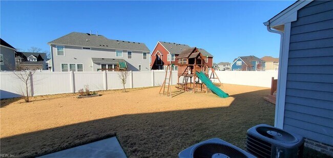 Building Photo - 2145 Bellflower Wy