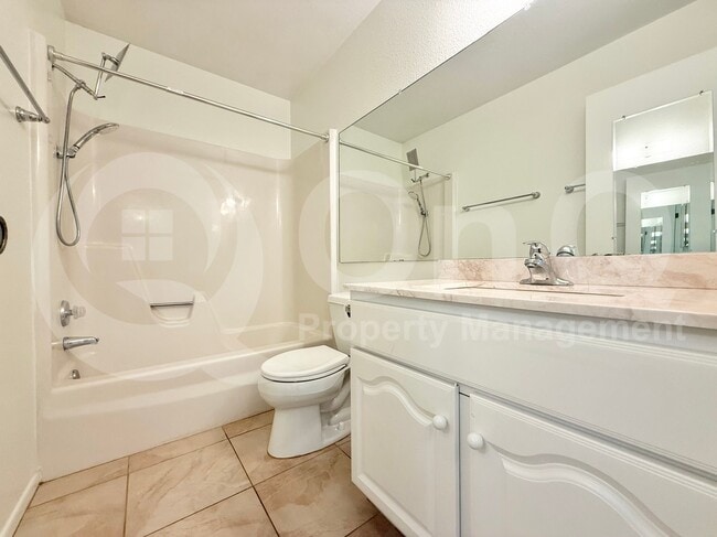 Building Photo - 5417 S Mitchell Dr