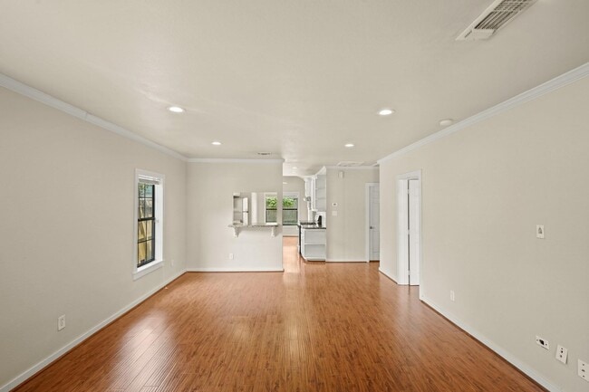 Building Photo - 608 Northwood St