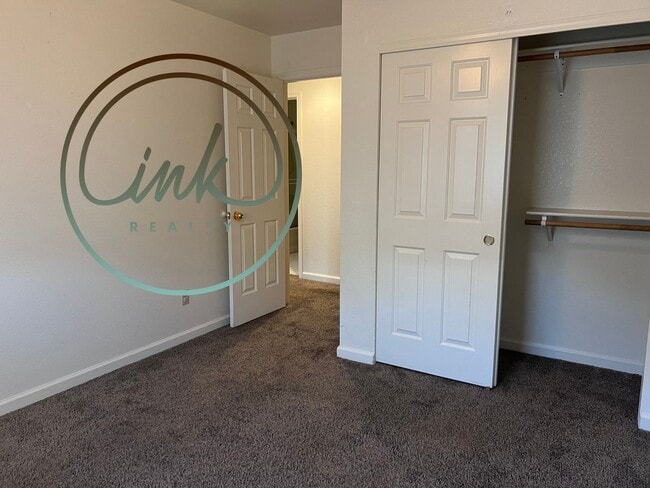 Building Photo - Chardonnay Duplex