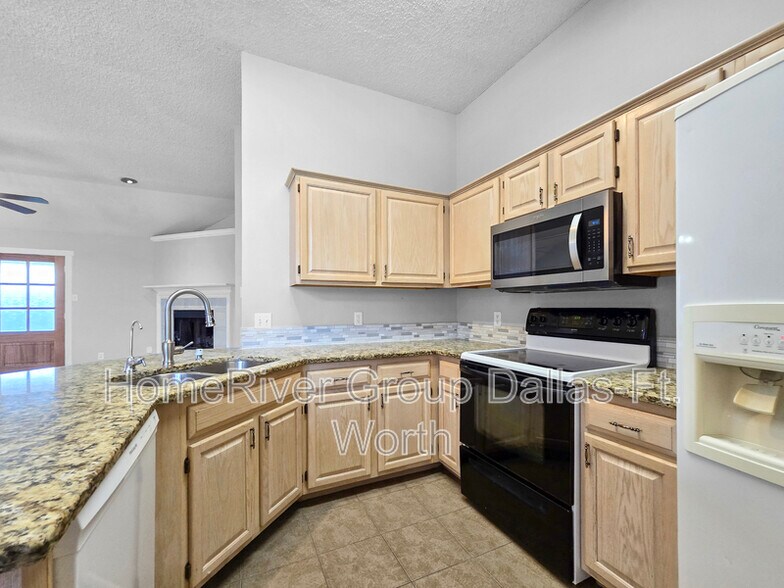 Building Photo - 824 Carrington Dr