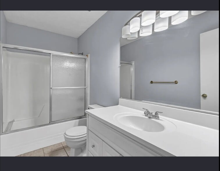 Building Photo - 686 Bethany Ct