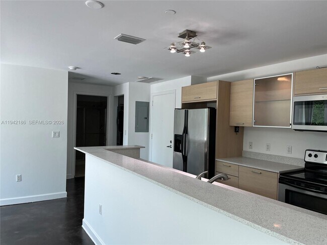 Building Photo - 350 NE 24th St