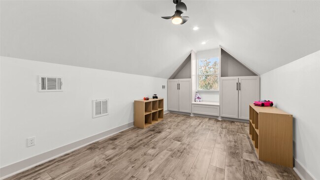 Building Photo - 517 Moore St