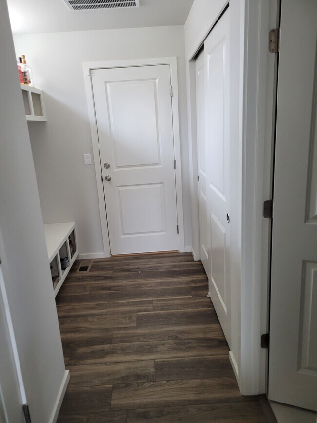 Building Photo - 5721 Stone Fly Dr