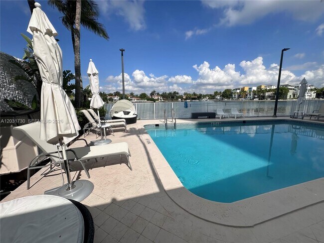 Building Photo - 5880 Collins Ave