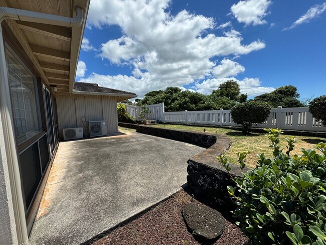 Building Photo - Newtown Estates, 3 bdrm, 2 bath, 2 car enc...