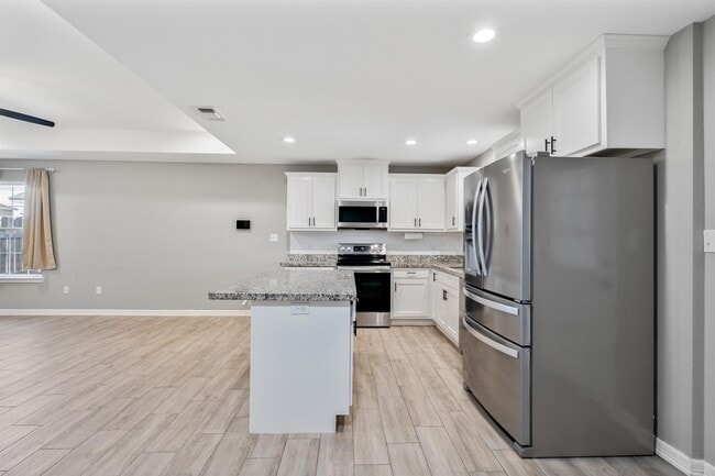 Building Photo - 1020 Tesoro Pass