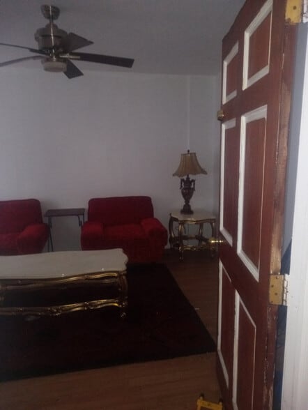 Building Photo - 29 Troy Ave