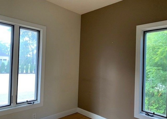 Building Photo - 3 bedroom, 2 bath bungalow, south of town!