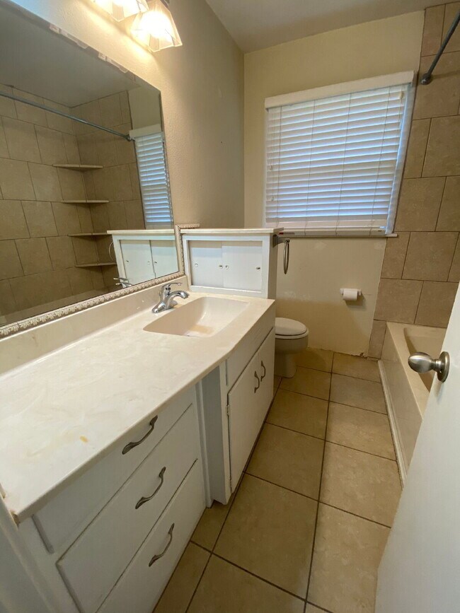 Building Photo - Charming 3-Bedroom Lubbock Home with Spaci...