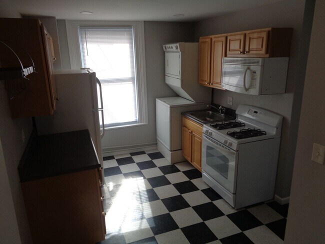Building Photo - 713 W 33rd St