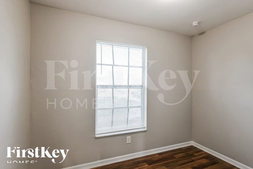 Building Photo - 18525 Sebring Rd