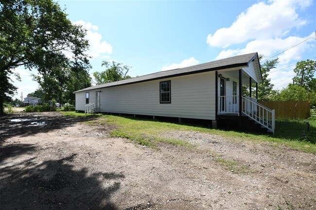 Building Photo - 1419 E Victorson Ave