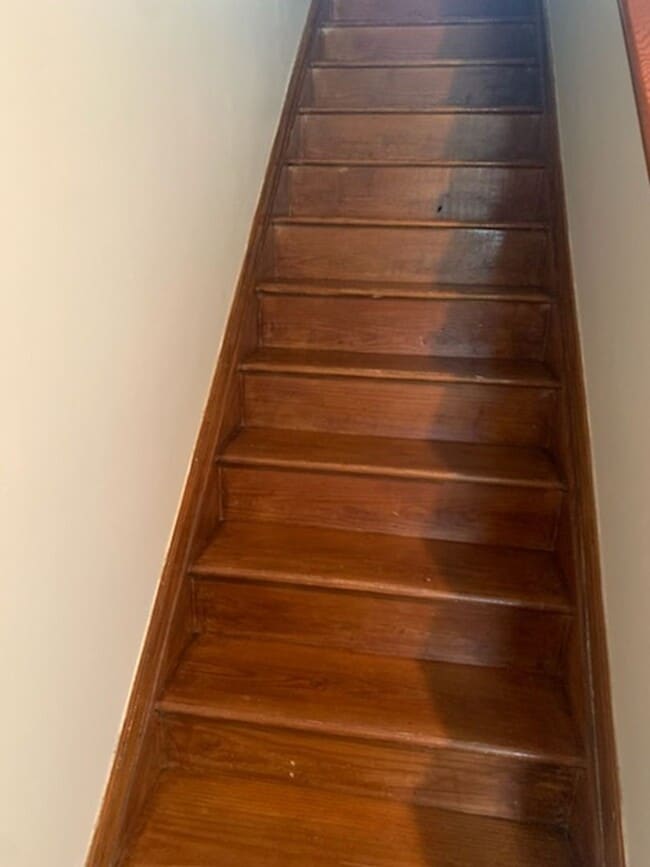 Building Photo - This charming 3-bed, 2.5-bath townhome is available for rent.