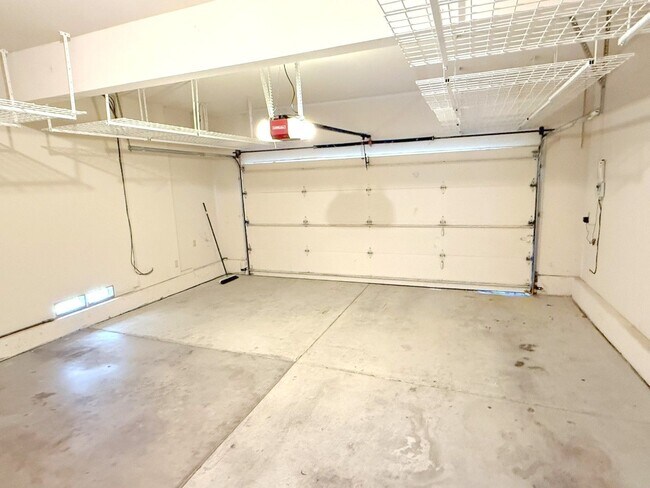 Building Photo - 20 Stratford Ct