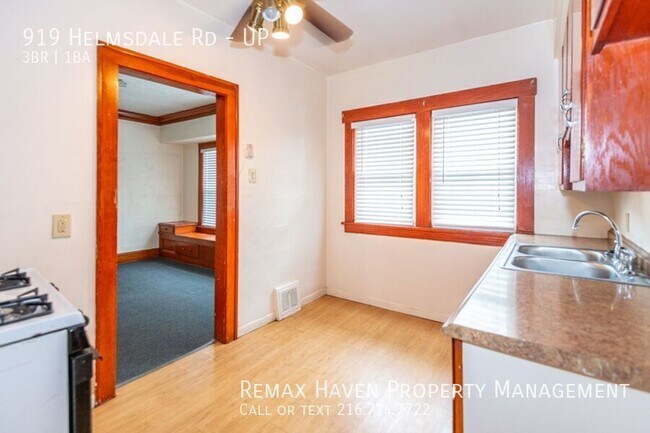 Building Photo - 919 Helmsdale Rd