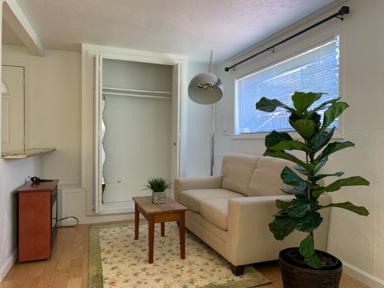 Building Photo - 6040 Buena Ventura Ave