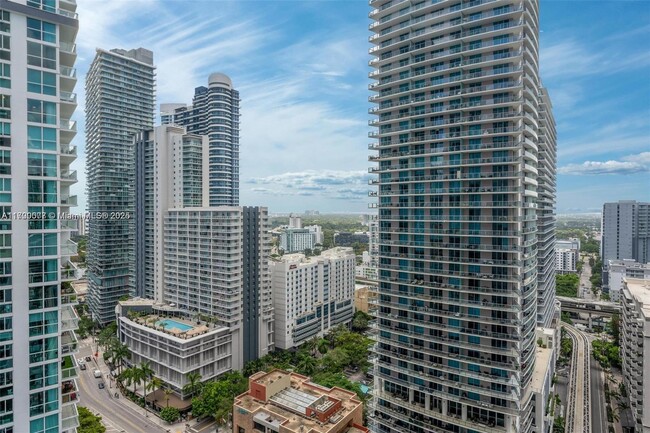 Building Photo - 1050 Brickell Ave