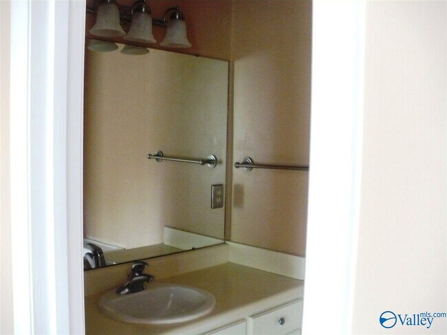 Building Photo - 11515 Jade Ln SE