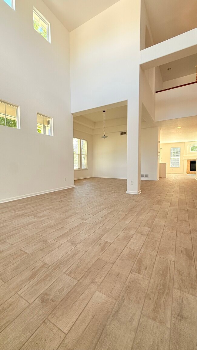 Building Photo - 8411 Briar Trace Dr