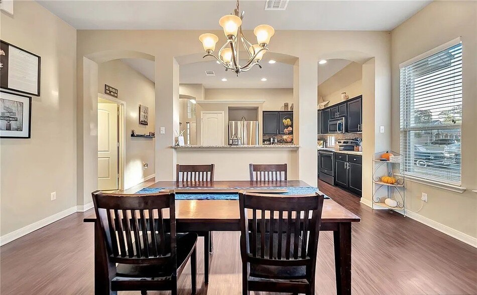 Building Photo - 3701 Castleton Dr