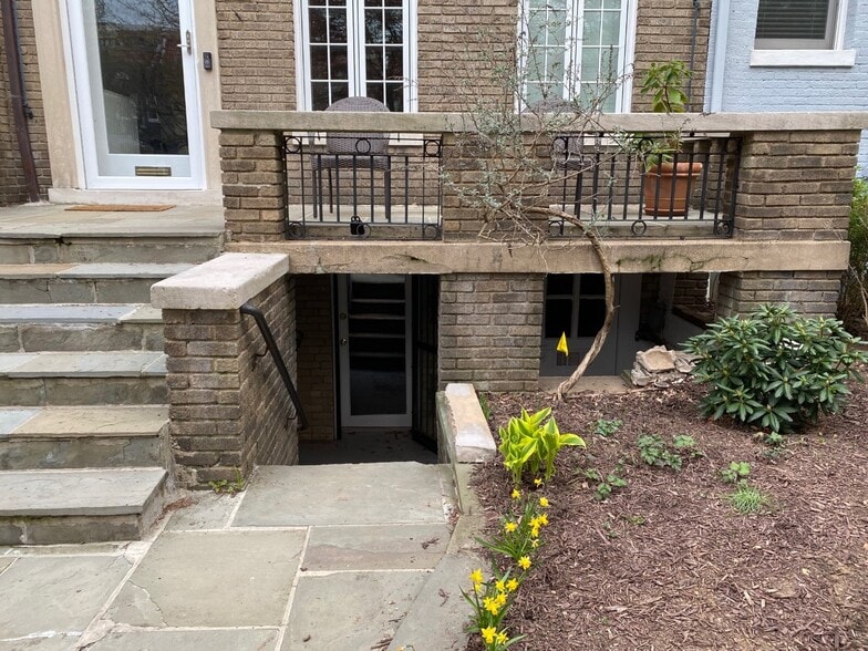 front entrance - 2331 Ashmead Pl NW