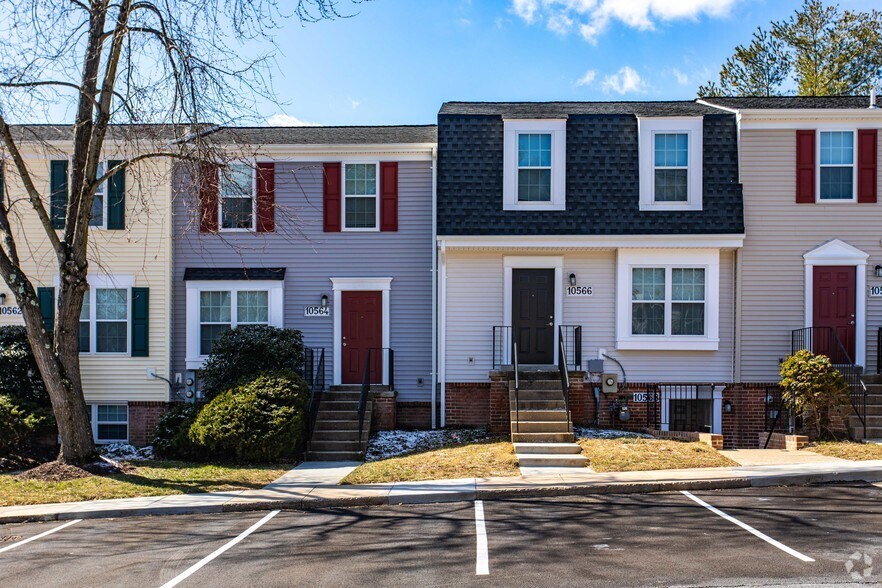 Greenhill Townhomes & Apartments - Greenhills Apartments LP