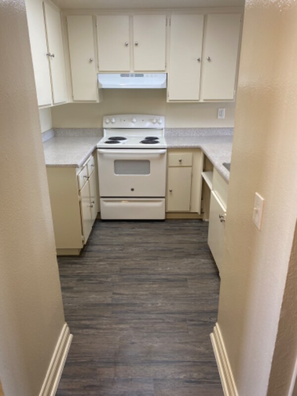 Building Photo - 404 Sierra Vista St