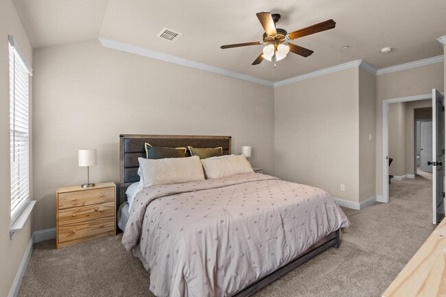 Building Photo - 1225 Pebblebrook Ln