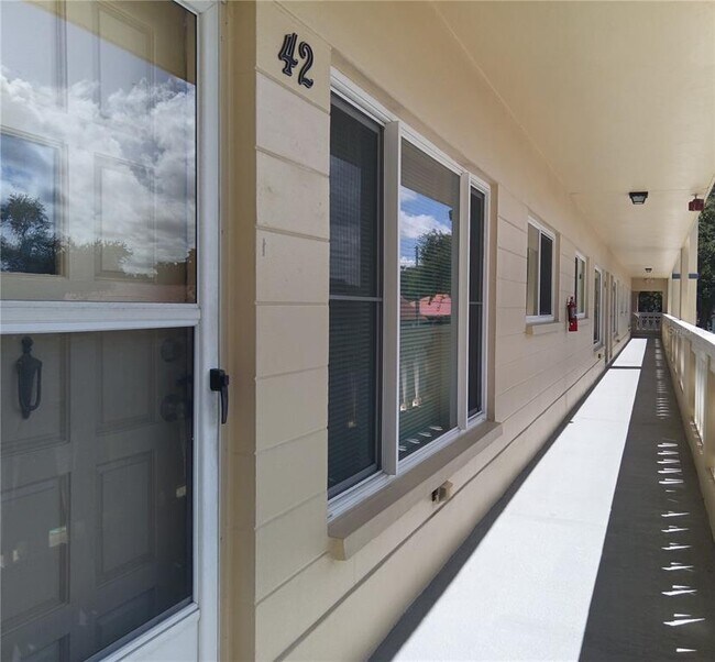 Building Photo - 2256 Spanish Dr