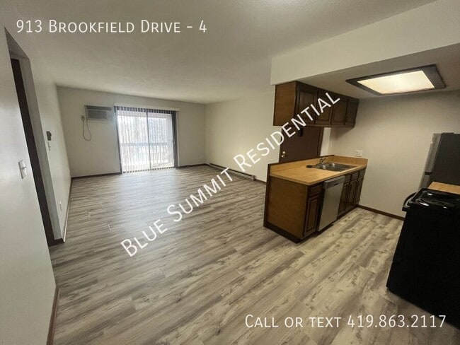 Building Photo - 913 Brookfield Dr