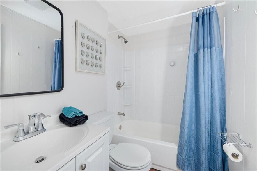 Building Photo - 66 Knowlesway, Upper unit