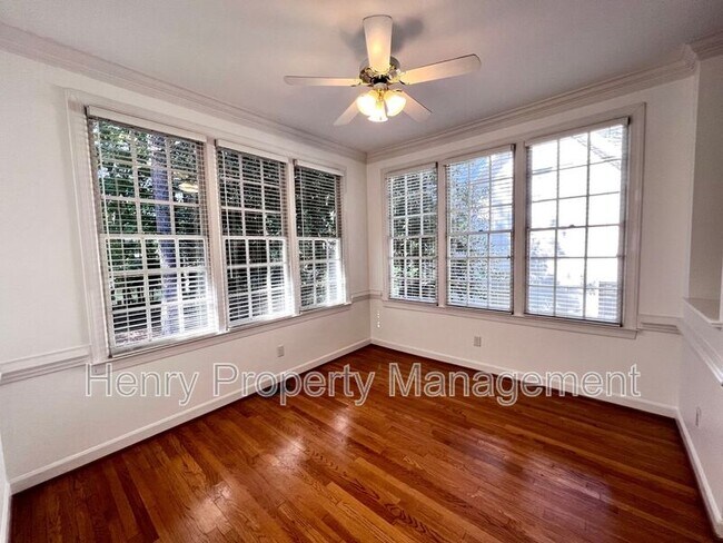 Building Photo - 321 Parkmeadow Dr