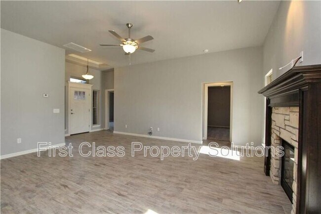 Building Photo - 4005 Brougham Way
