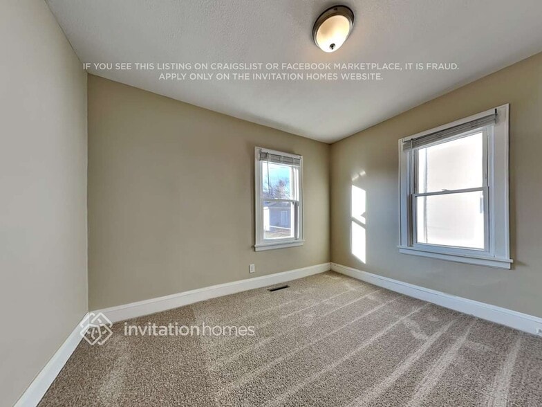 Building Photo - 3840 44th Ave S