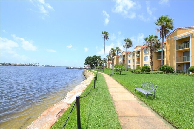Building Photo - 160 Yacht Club Way