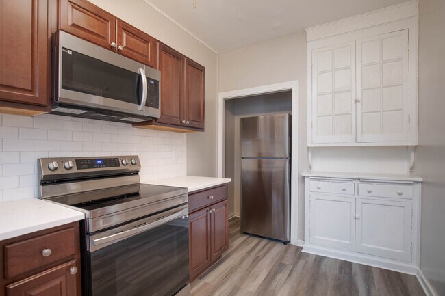 Building Photo - 7234 Amherst Ave