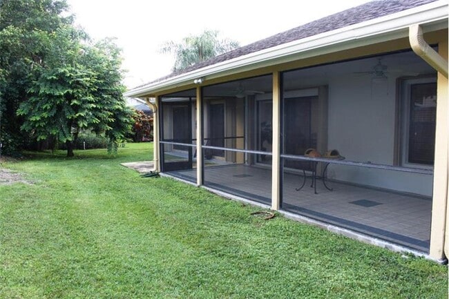 Building Photo - 1518 Primrose Ln